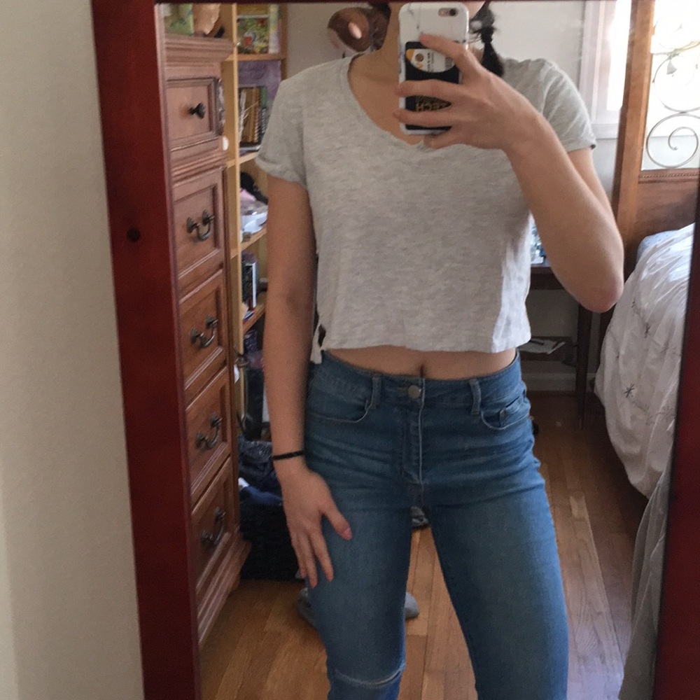 Bershka Basic V-Neck Crop Tee